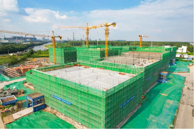 浦仪公路旁，，竖起工业新地标